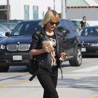 Mena Suvari departs Urth Caffe on Melrose Avenue | Picture 107065